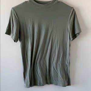 Green short sleeve shirt